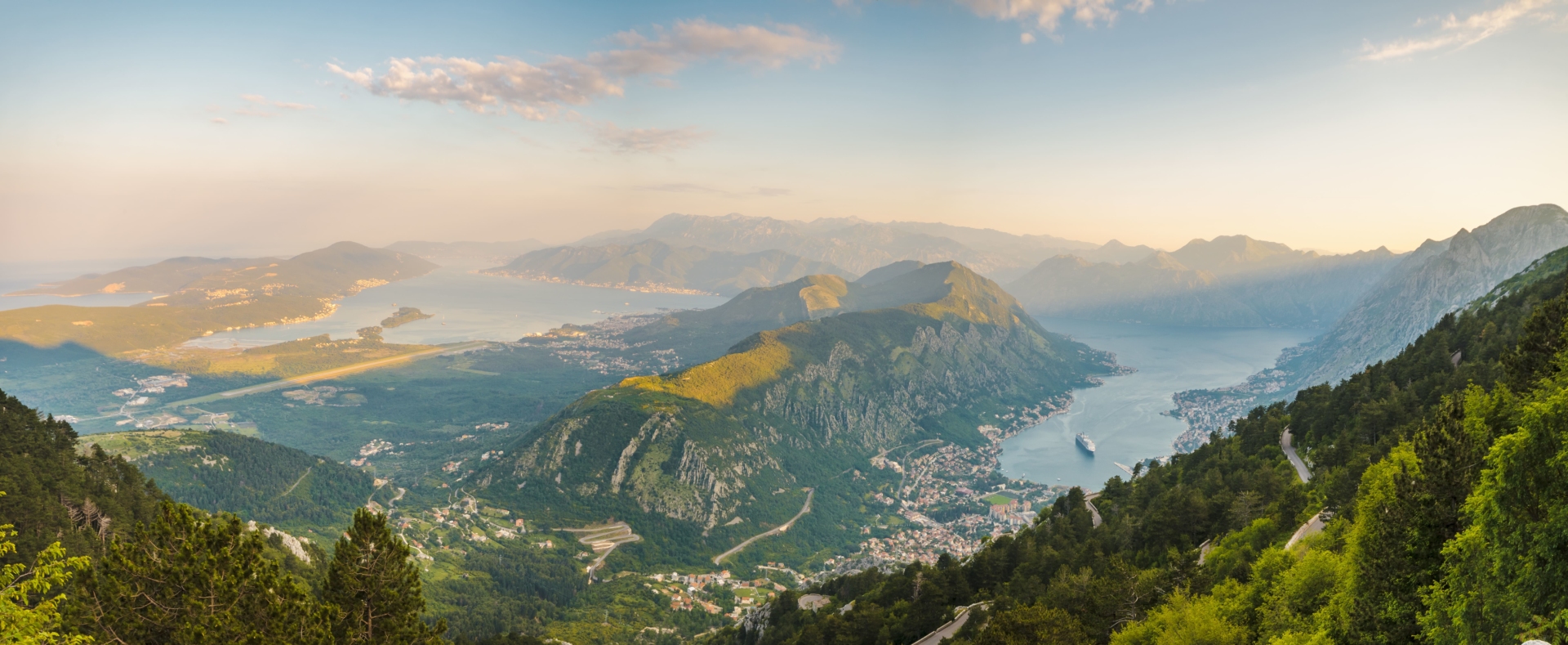 Baie de Kotor au crépuscule