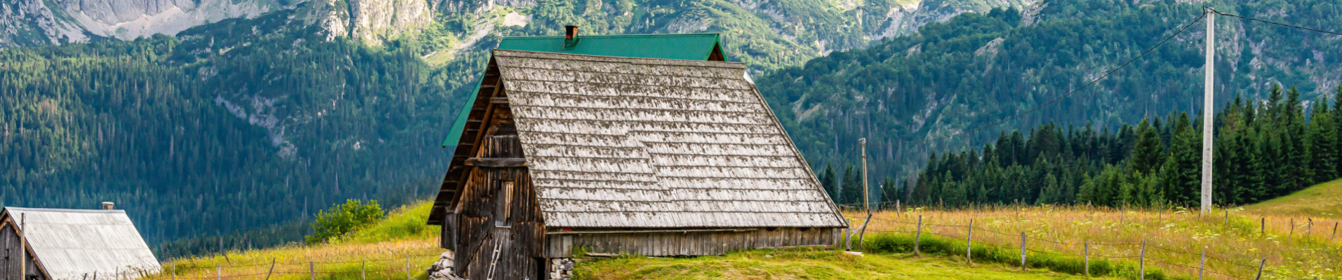 cabane dans les montagnes au monténégro