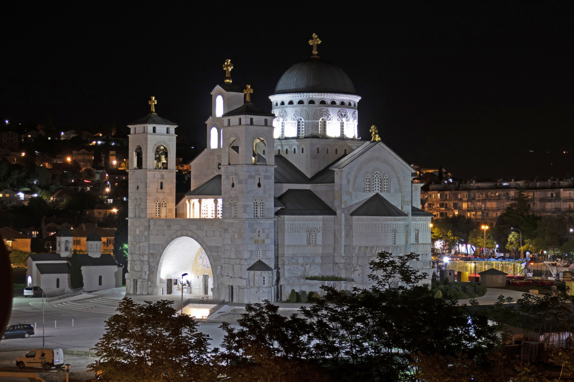 cathedrale-resurection-nuit-podgorica